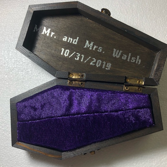 Vintage Inspired Wooden Coffin Ring Jewelry Box Victorian Gothic Vampire Wedding - Picture 3 of 3